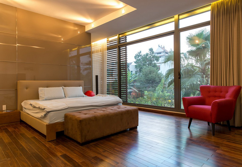 Phòng ngủ master được sử dụng với tone mà trầm ấm