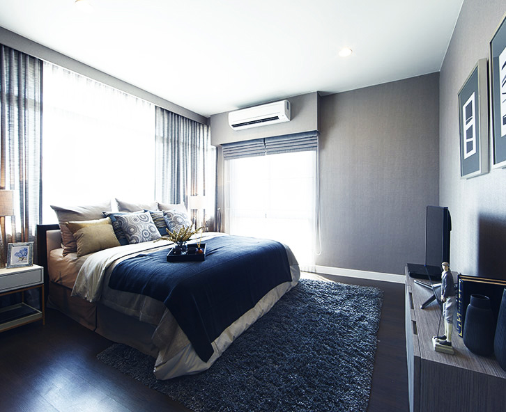 Không gian phòng ngủ master được thiết kế với không gian thông thoáng trần ngập ánh sáng tự nhiên