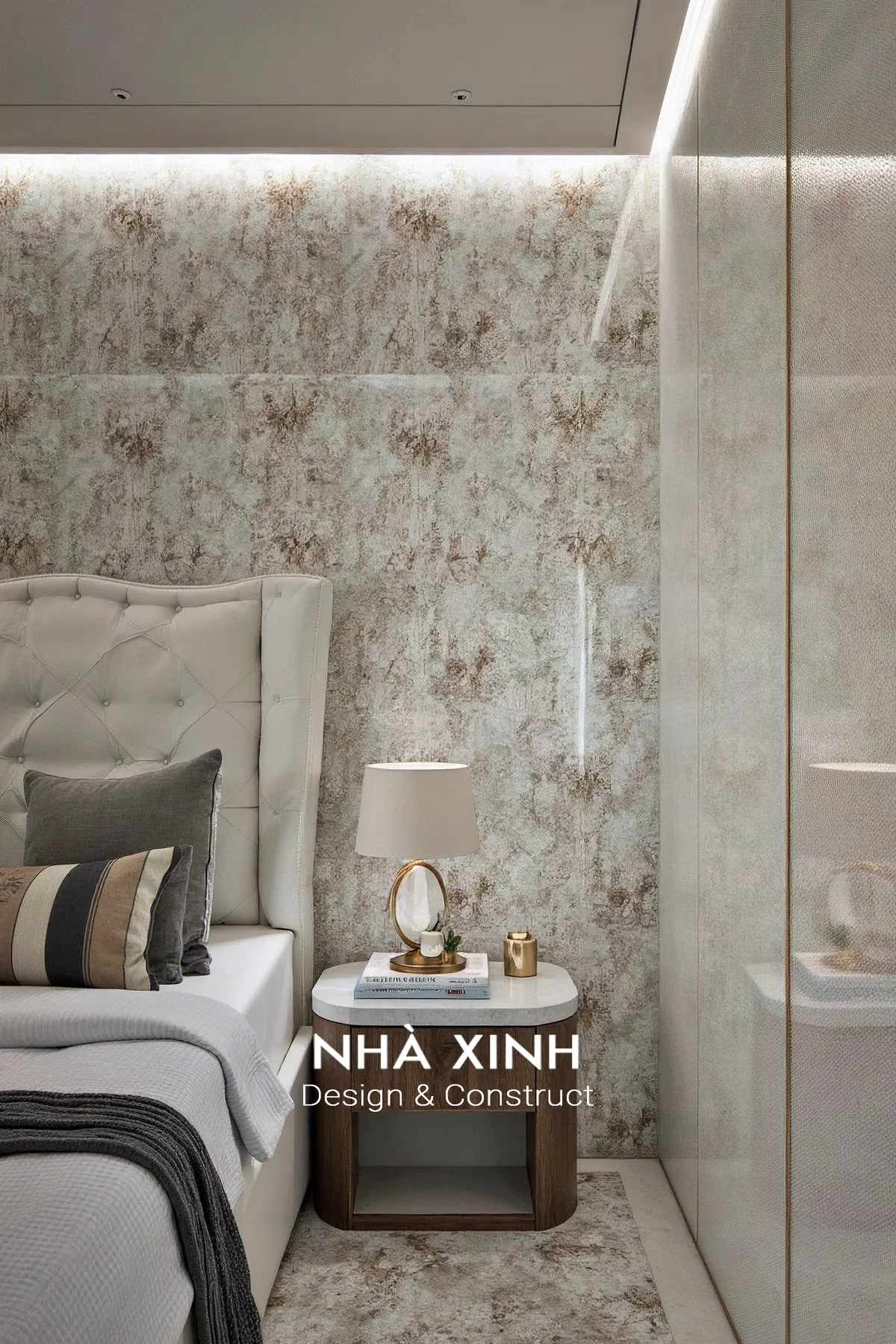 Phòng ngủ guest với rèm voan trắng