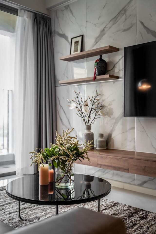 Kệ sách treo tường giúp tối ưu diện tích cho không gian phòng khách hiện đại