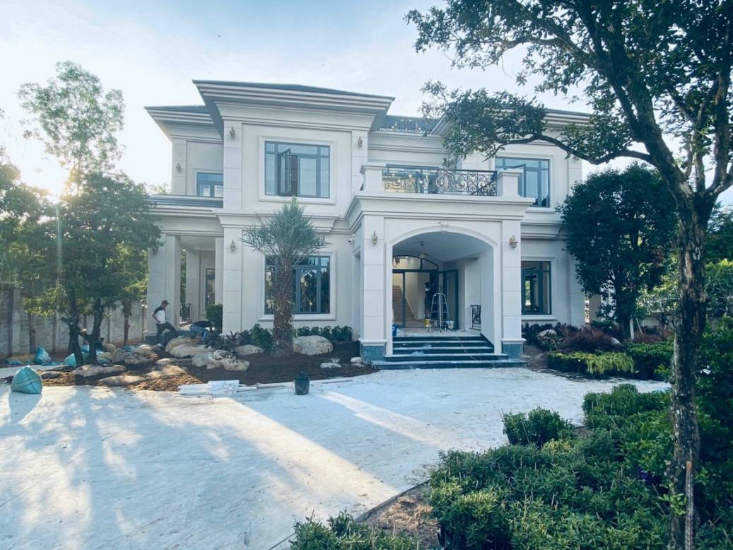 Mẫu Biệt Thự Tân Cổ Điển Mái Thái 2 Tầng 400m2 Quận 7