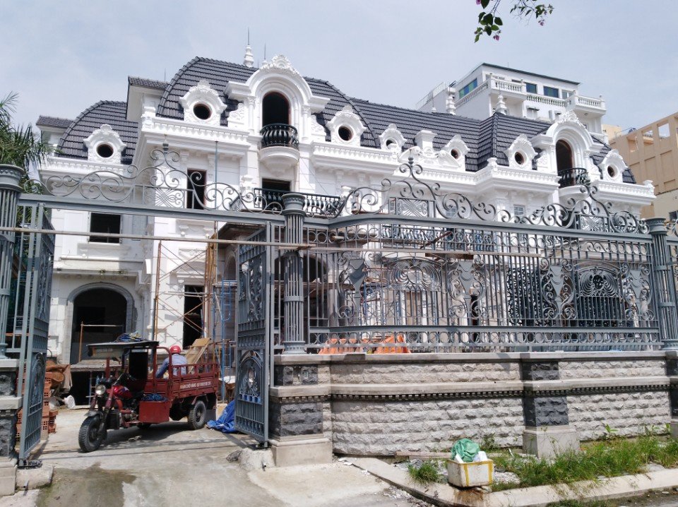 Thiết Kế Biệt Thự Cổ Điển Pháp 3 Tầng Châu Âu Quận 12